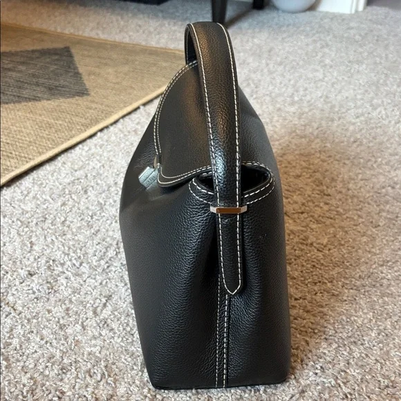 New Toteme t-lock bag in black with white contrast stitching - Picture 2 of 9